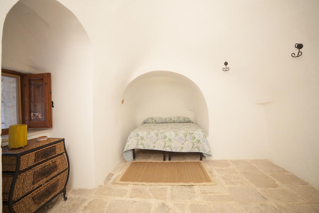 Trullo Degli Ulivi Villa Остуни Екстериор снимка